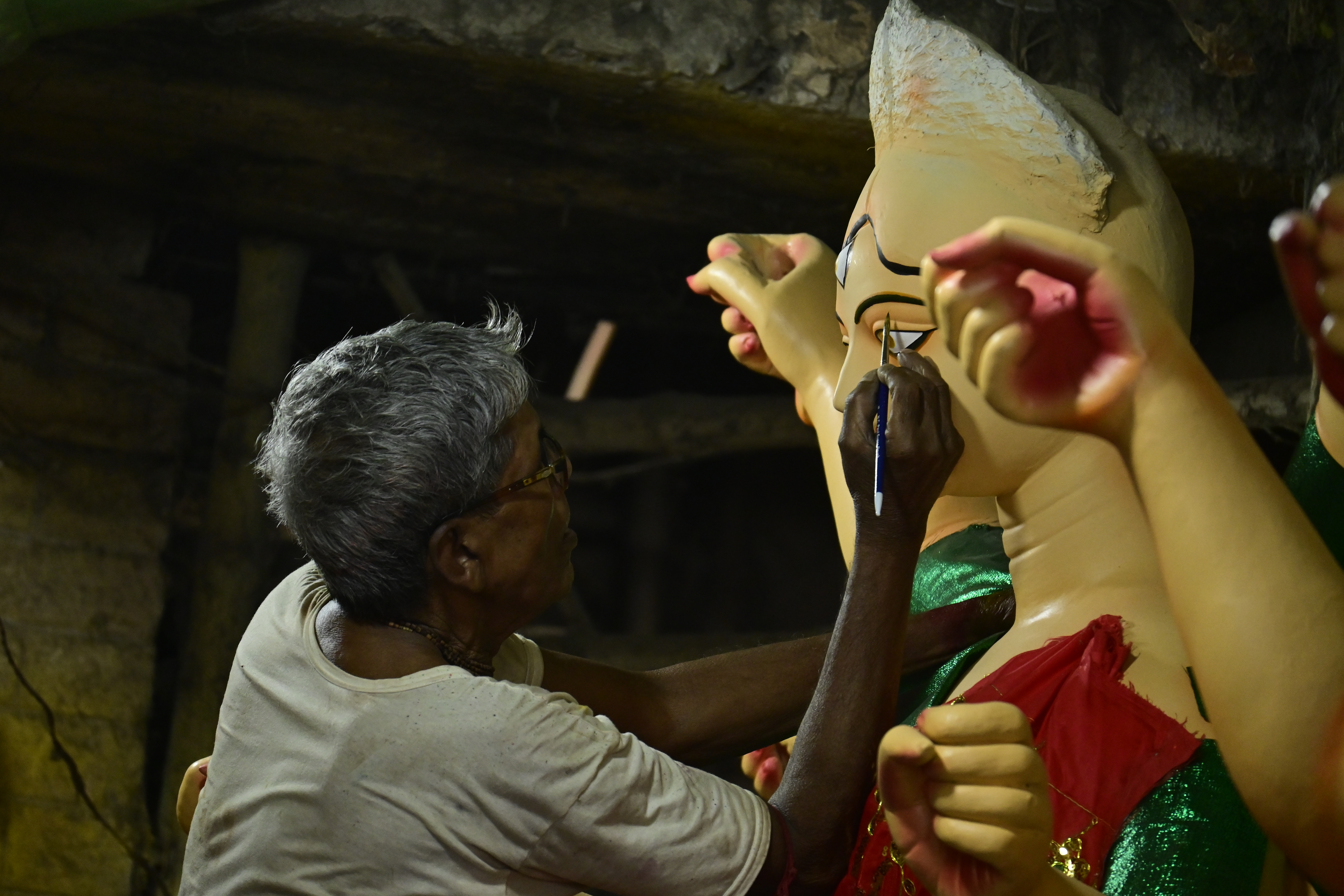 Durga eyes drawing in Kumartuli
